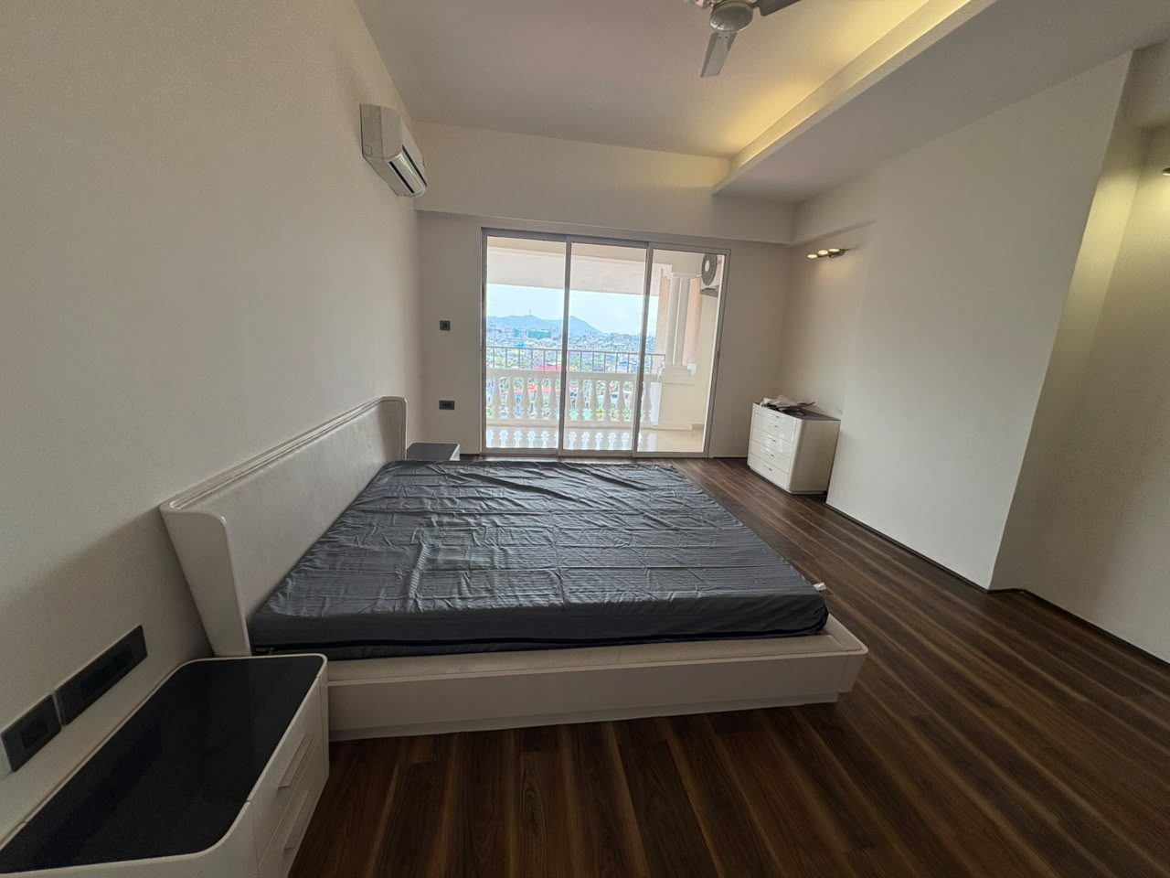 Semi Furnished 4bhk in Zoo Road Tiniali, Guwahati, Assam, India for Rent